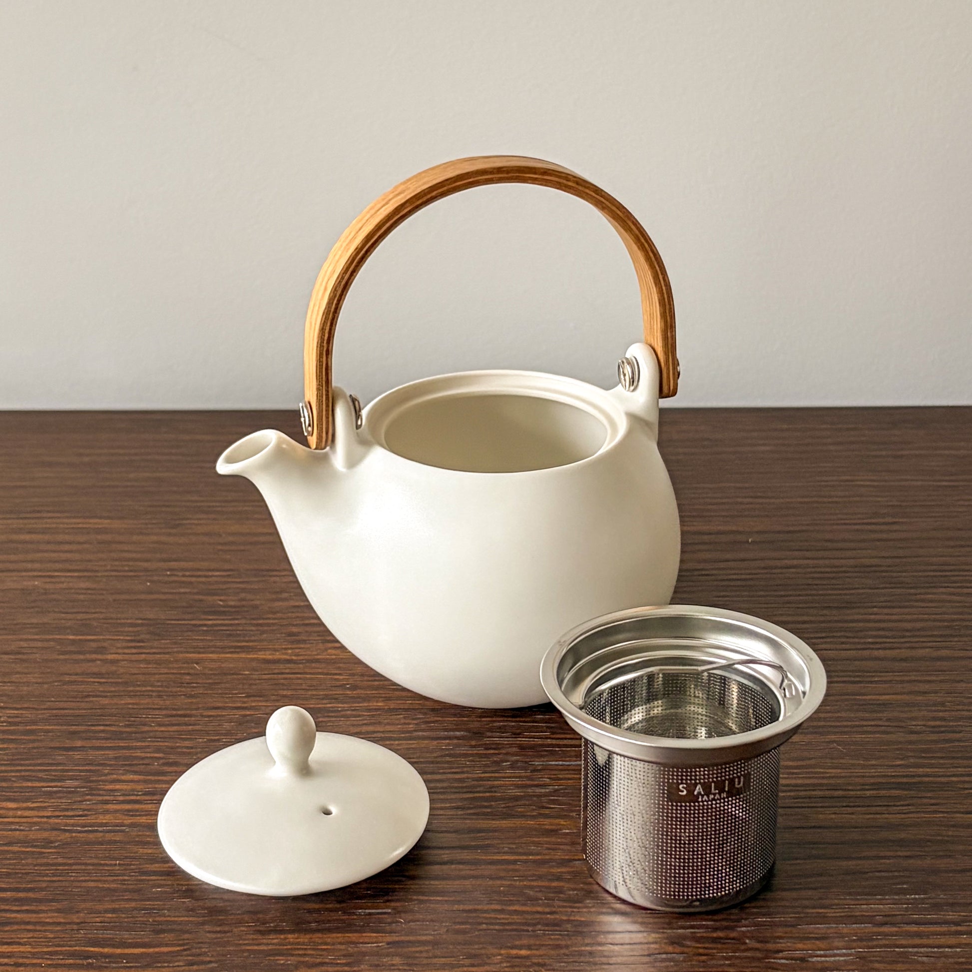 Minoware Japanese Teapot with removable stainless steel strainer